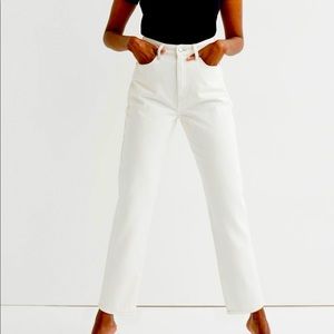 Brand New H&M White Mom High Wasted Jeans Size 6